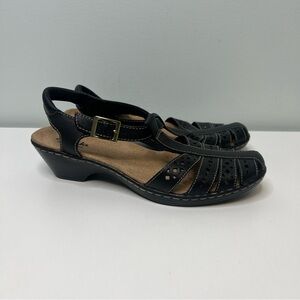 CLARKS Bendables Fisherman T-Strap Black Leather Sandals Size 6.5 Low Heel NEW